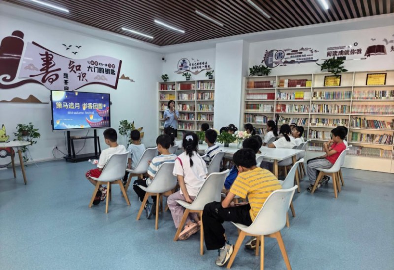 策马追月·书香团圆——蒲潭社区城市书房开展中秋阅读与手作活动