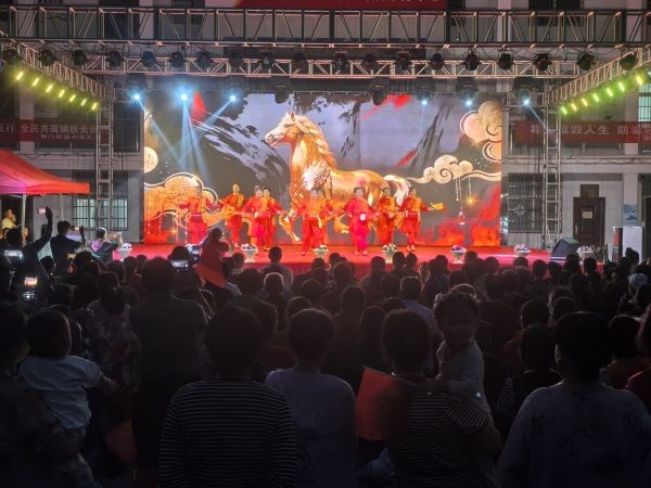双节同庆聚邻里！绿荫路社区500余名居民家门口乐享“民星”盛宴